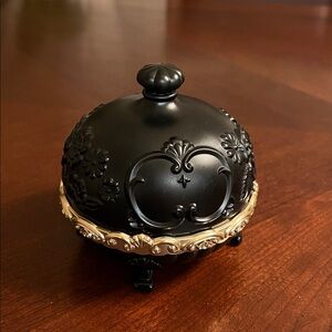 Anna Sui loose powder container